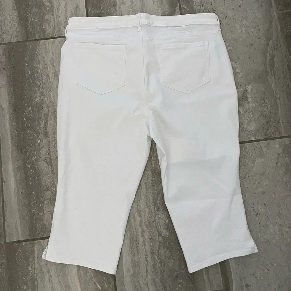 White capris - Picture 2 of 4